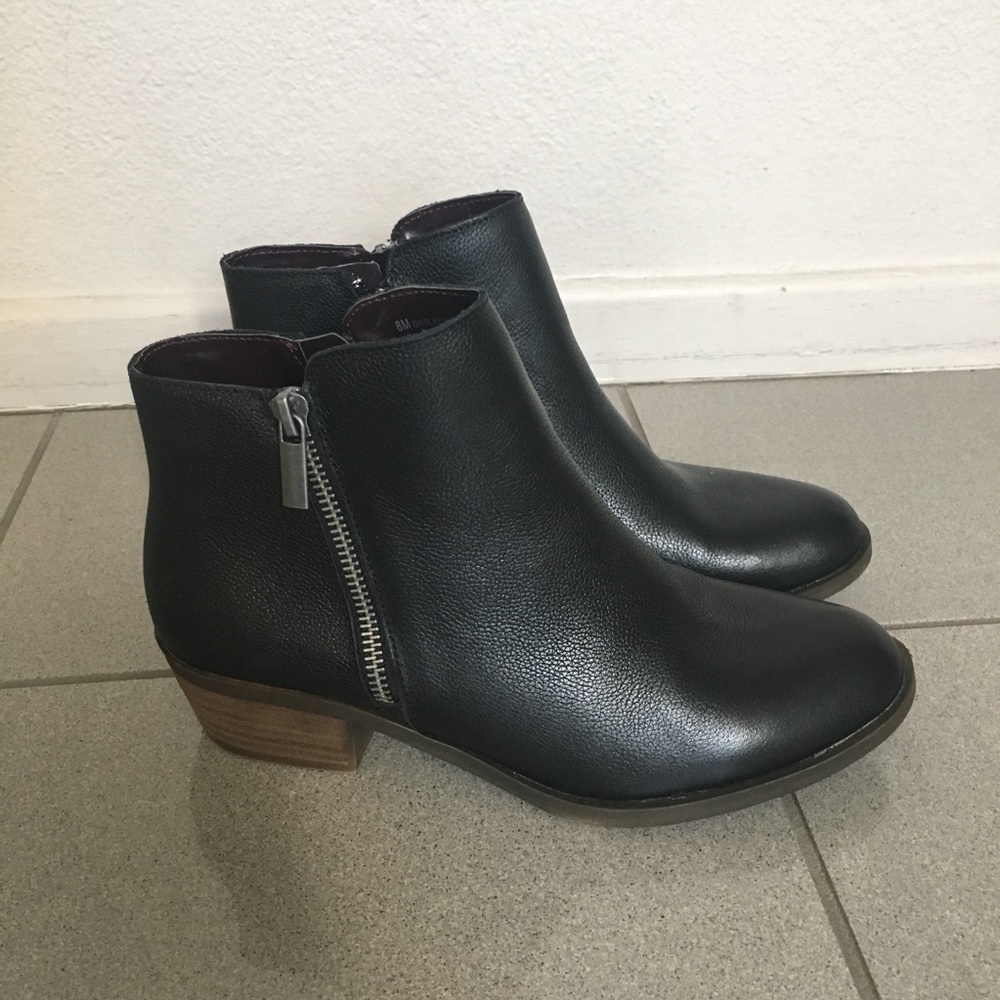 NWOT Kenzie booties black